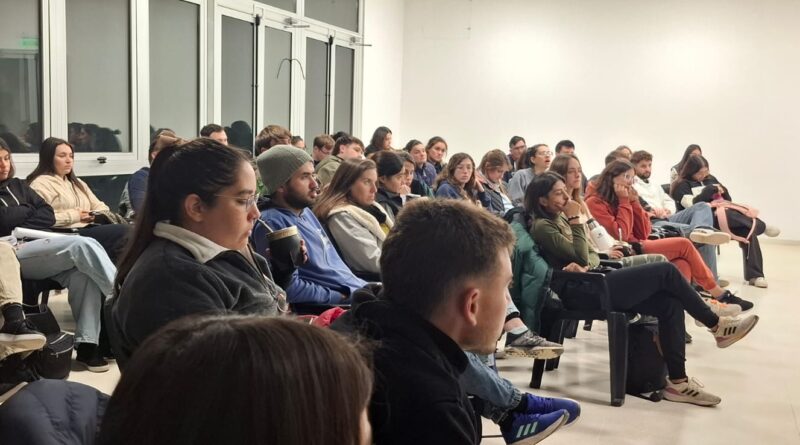 El CMVER participó de un Ateneo con estudiantes de la Facultad de Ciencias Veterinarias de Esperanza